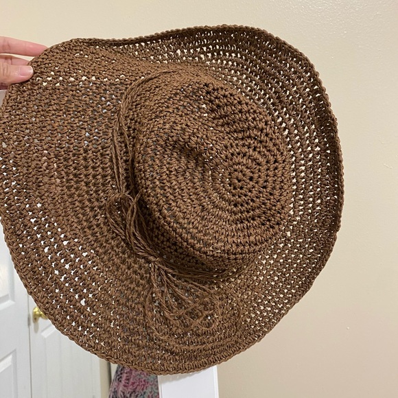 Straw hat - Picture 3 of 4